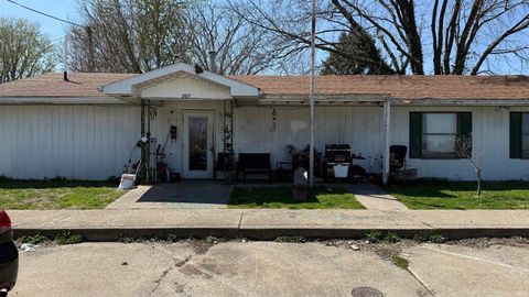 207 S 6th Street, Mitchell, IN 47446 - #: 202513261
