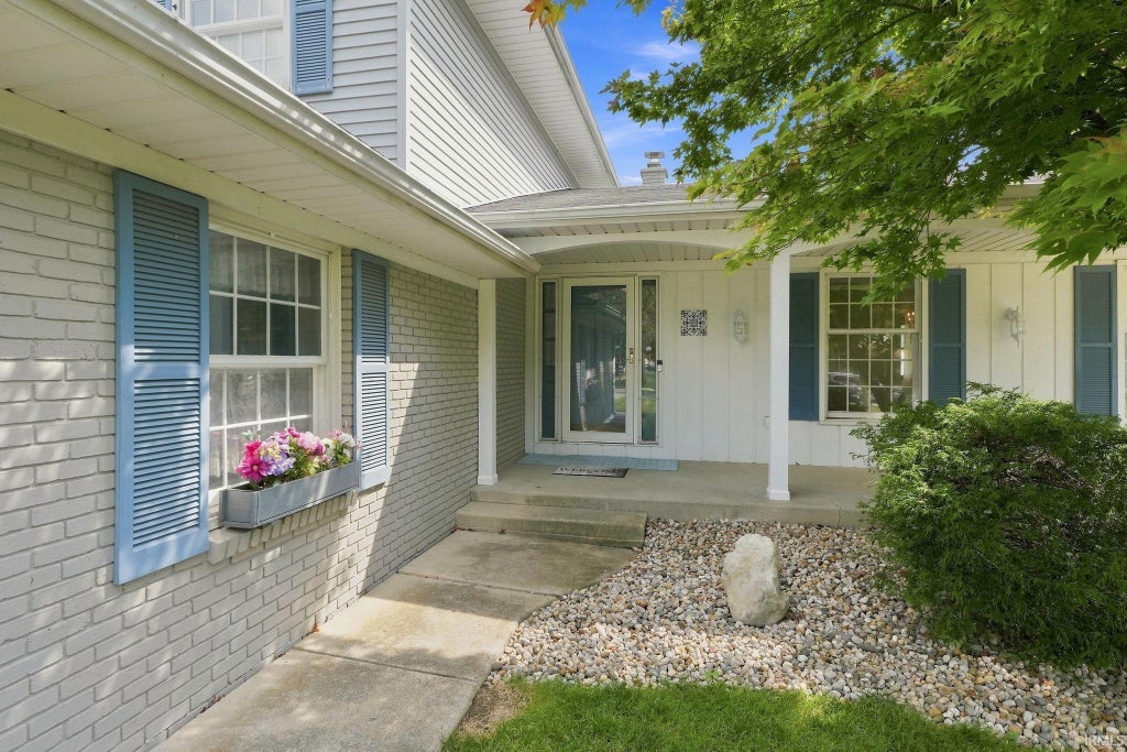 Photo of 3624 Amulet Drive, Fort Wayne, IN 46815 (MLS # 202636776)