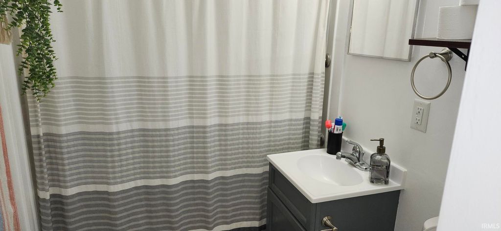 Photo of 1022 Fieldhouse Avenue, Elkhart, IN 46516 (MLS # 202612025)