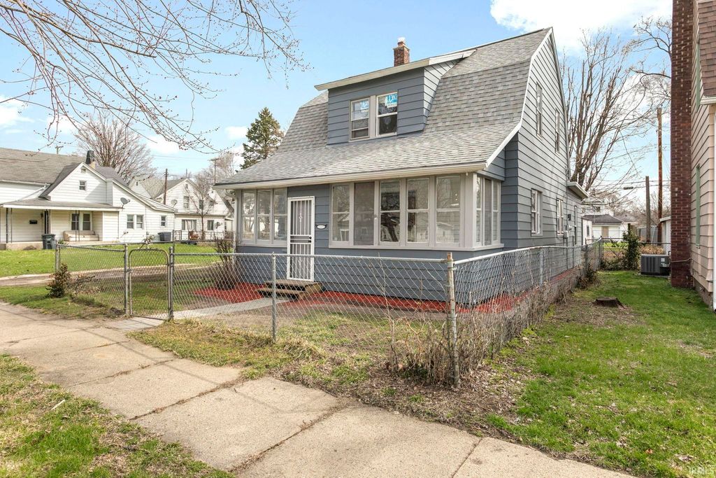 Photo of 744 Blaine Avenue, South Bend, IN 46616 (MLS # 202610211)