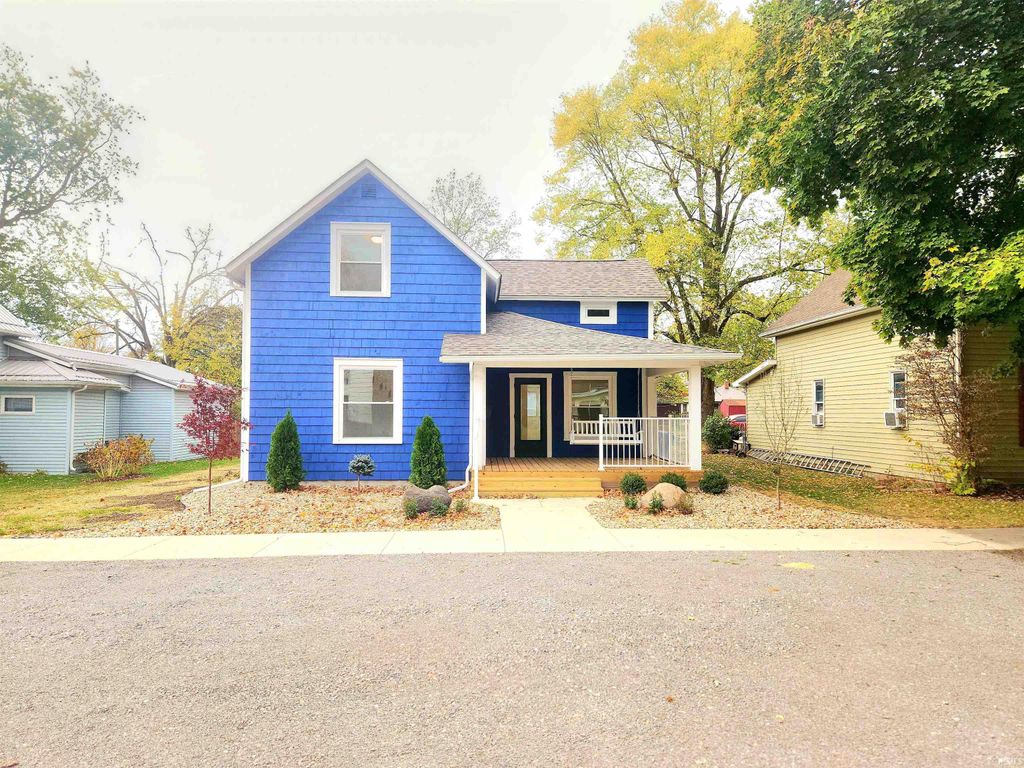 Photo of 103 N Jefferson Street, South Whitley, IN 46787 (MLS # 202542484)