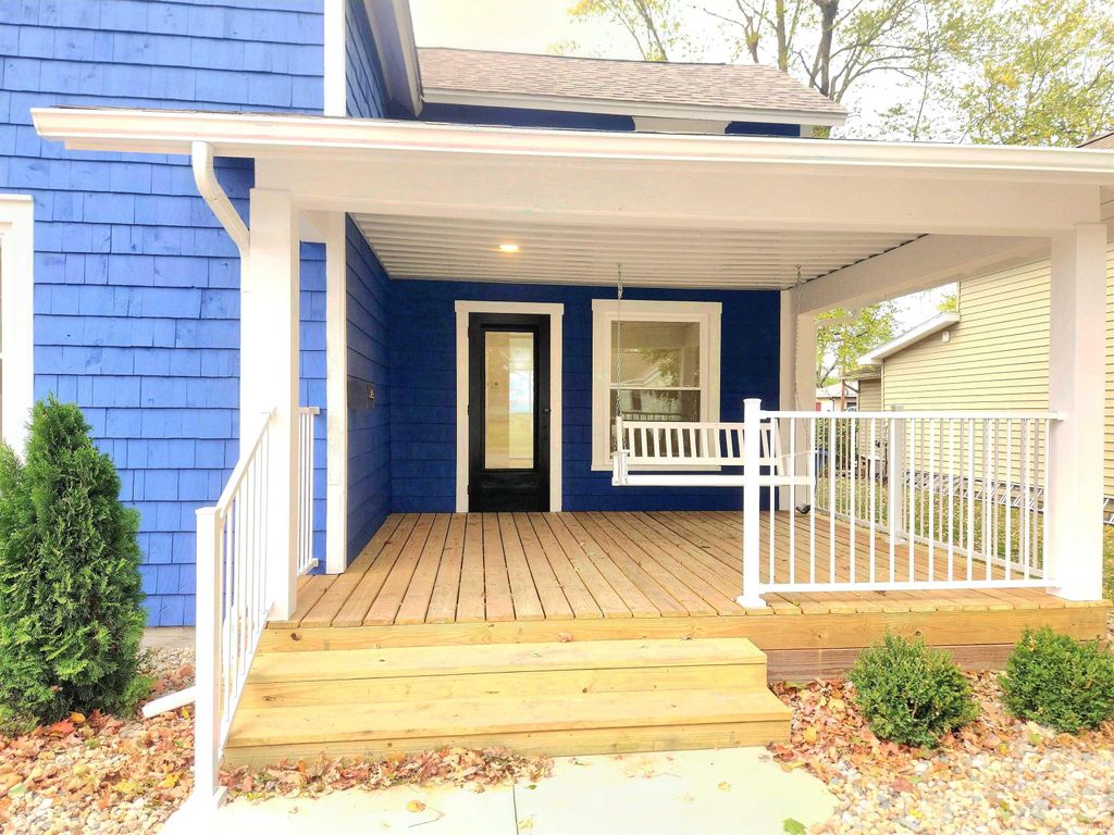 Photo of 103 N Jefferson Street, South Whitley, IN 46787 (MLS # 202542484)