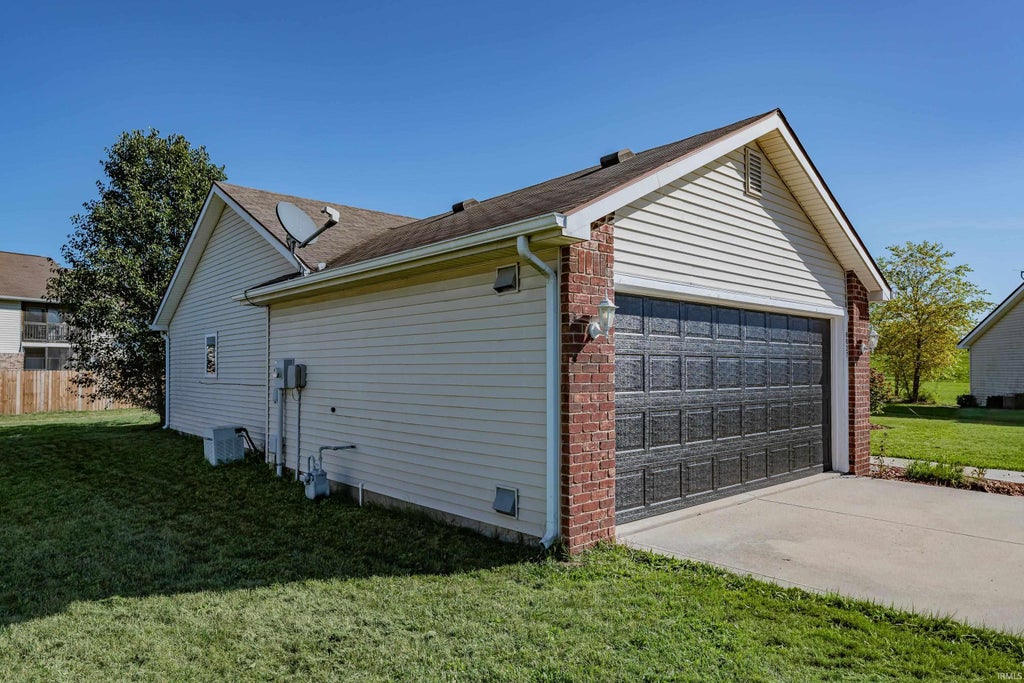 Photo of 8627 Tara Court, Fort Wayne, IN 46825 (MLS # 202640392)