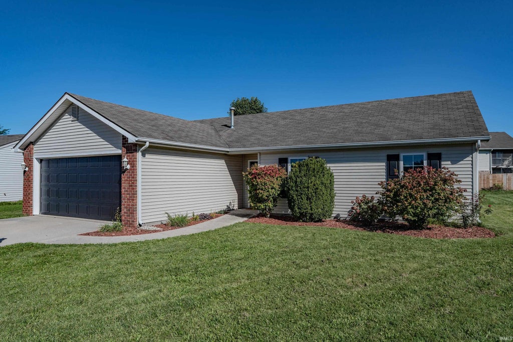 Photo of 8627 Tara Court, Fort Wayne, IN 46825 (MLS # 202640392)