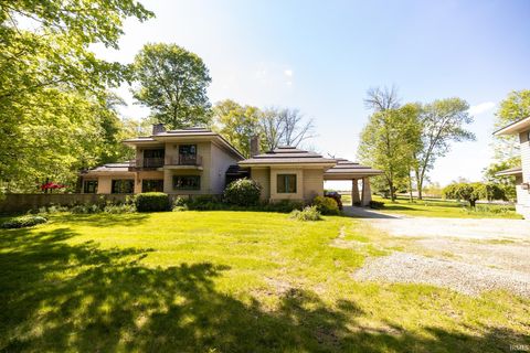 Photo of 1223 N Harbour Pointe Drive, Peru, IN 46970 (MLS # 202617995)