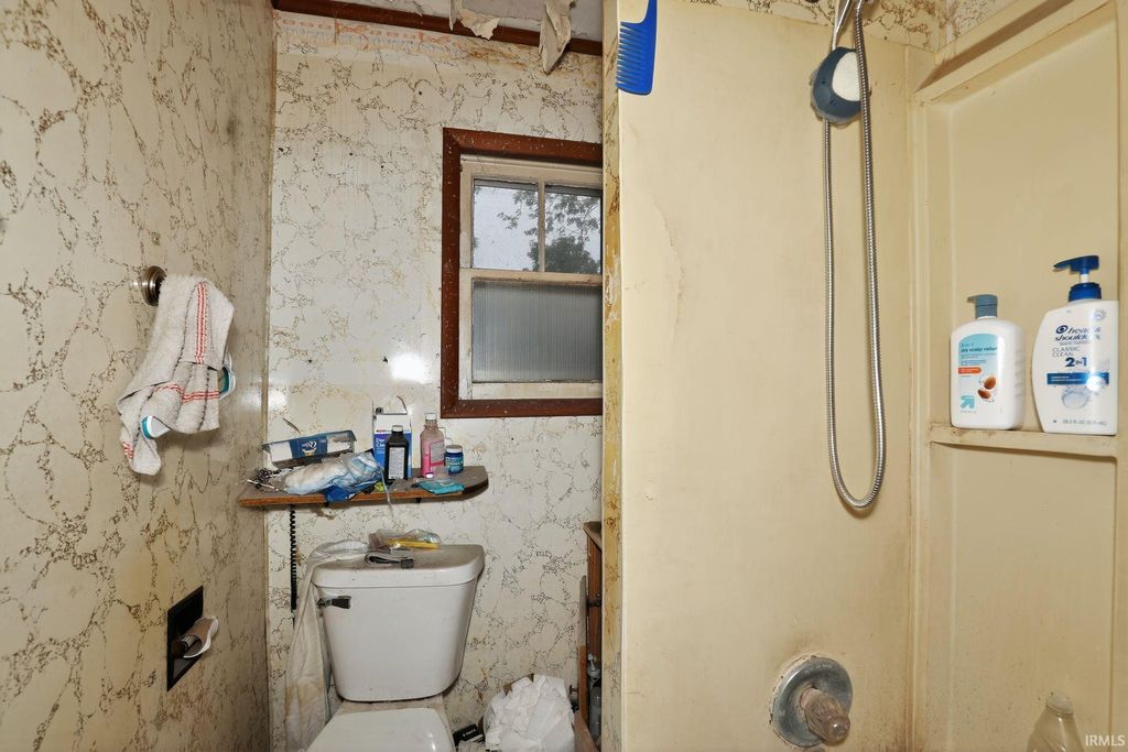 Photo of 107 E berkley Avenue, Muncie, IN 47303 (MLS # 202539182)