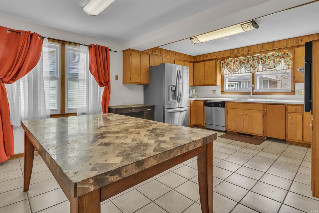 Photo of 1145 E Water Street, Mount Vernon, IN 47620 (MLS # 202612223)