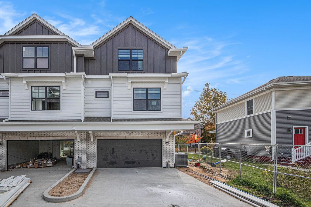 Photo of 743 South Bend Avenue, South Bend, IN 46617 (MLS # 202549161)