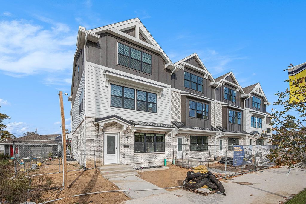 Photo of 743 South Bend Avenue, South Bend, IN 46617 (MLS # 202549161)