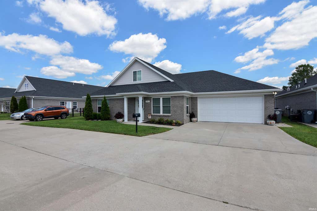 Photo of 2543 Pecan Trace Trce, Evansville, IN 47715 (MLS # 202634089)