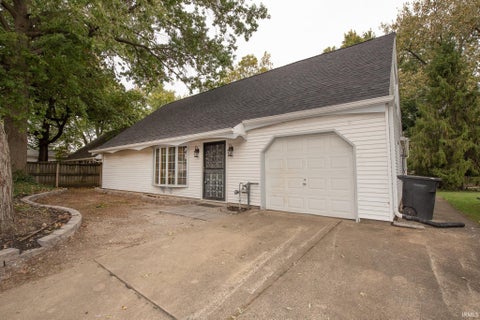 Photo of 2416 Robinwood Drive, Lafayette, IN 47909 (MLS # 202643056)