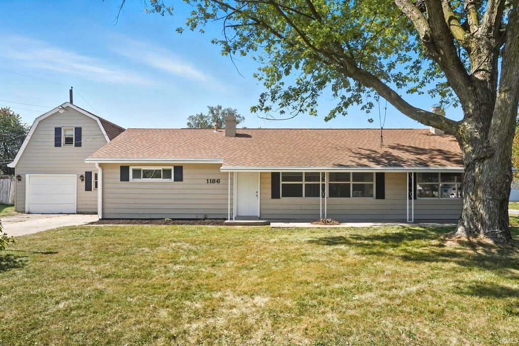 Photo of 1186 Braeburn Drive, New Haven, IN 46774 (MLS # 202549233)