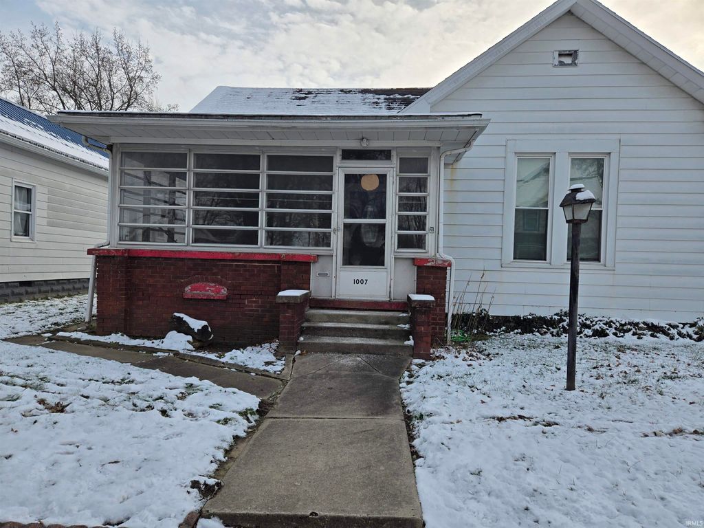 Photo of 1007 N 10th Street, Vincennes, IN 47591 (MLS # 202548091)