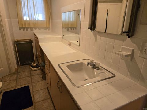 Tiny photo for 1007 N 10th Street, Vincennes, IN 47591 (MLS # 202548091)