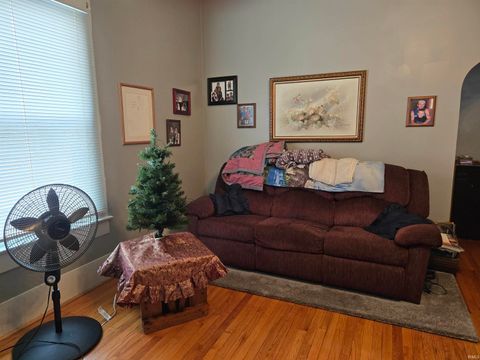 Tiny photo for 1007 N 10th Street, Vincennes, IN 47591 (MLS # 202548091)