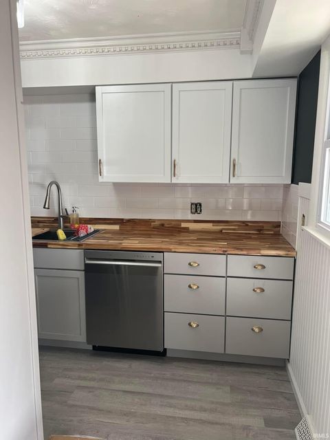 Tiny photo for 1007 N 10th Street, Vincennes, IN 47591 (MLS # 202548091)