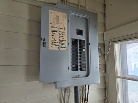 Tiny photo for 1007 N 10th Street, Vincennes, IN 47591 (MLS # 202548091)