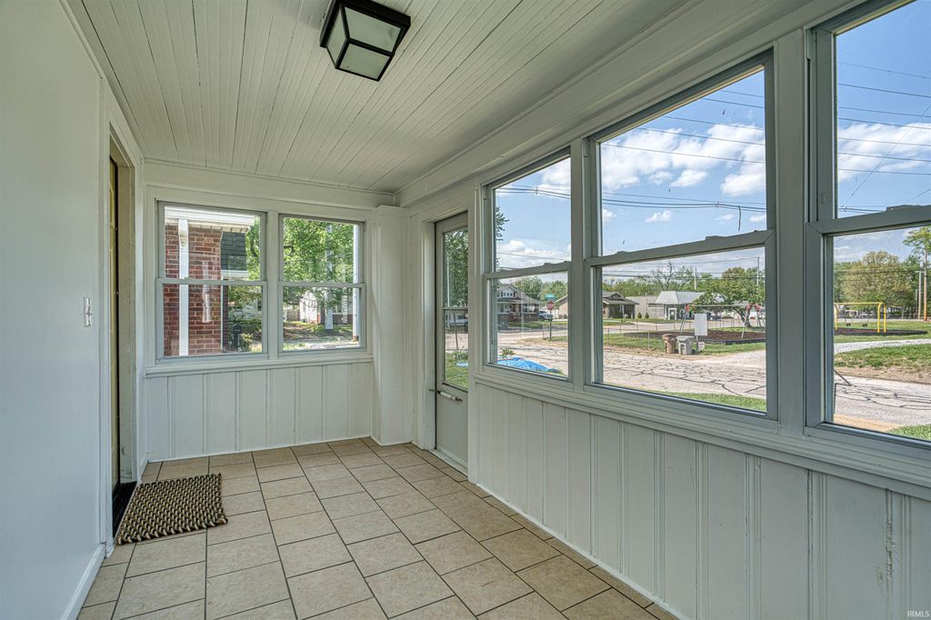 Photo of 203 Van Dusen Avenue, Evansville, IN 47711 (MLS # 202613130)