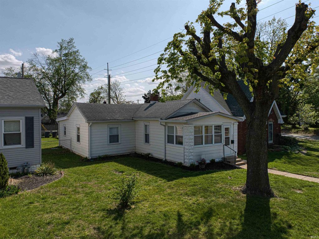 Photo of 203 Van Dusen Avenue, Evansville, IN 47711 (MLS # 202613130)