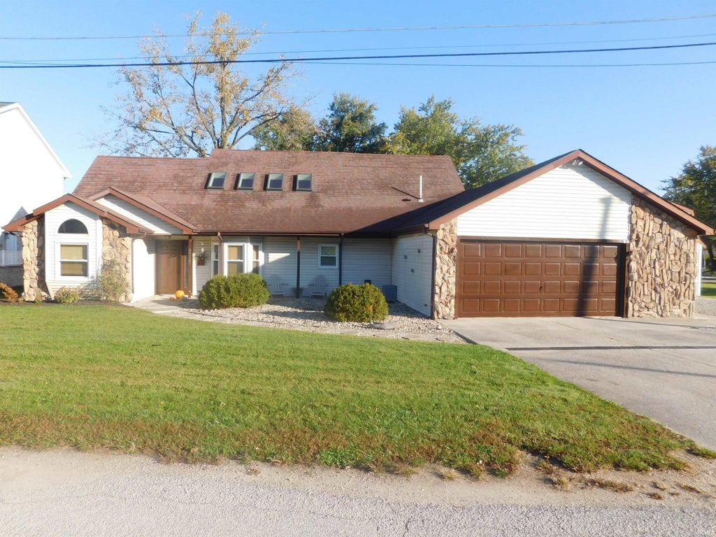 Photo of 9737 N Marine Key Drive, Syracuse, IN 46567 (MLS # 202644126)