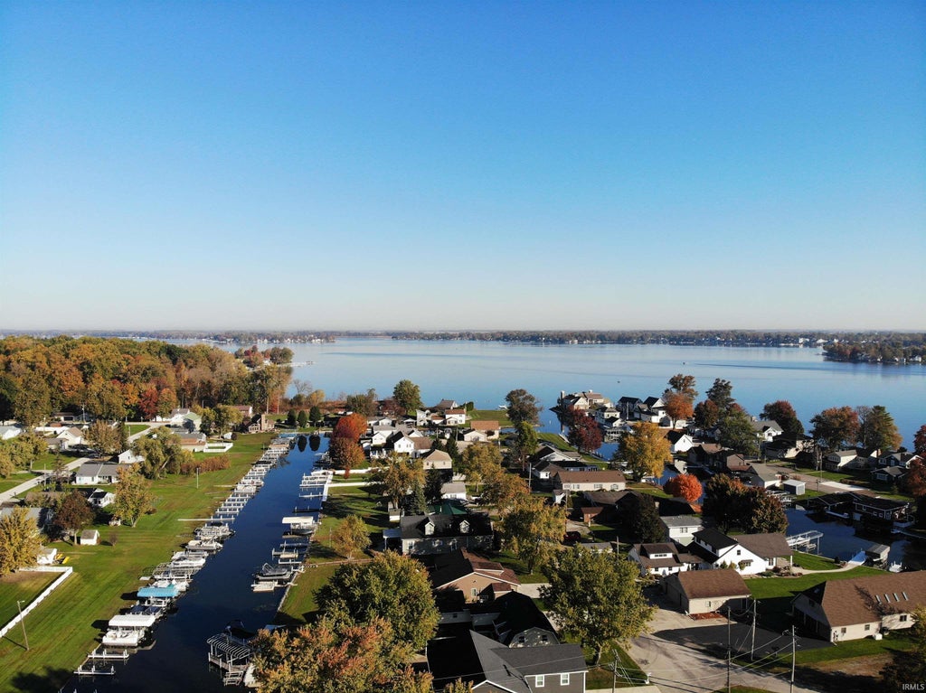 Photo of 9737 N Marine Key Drive, Syracuse, IN 46567 (MLS # 202644126)