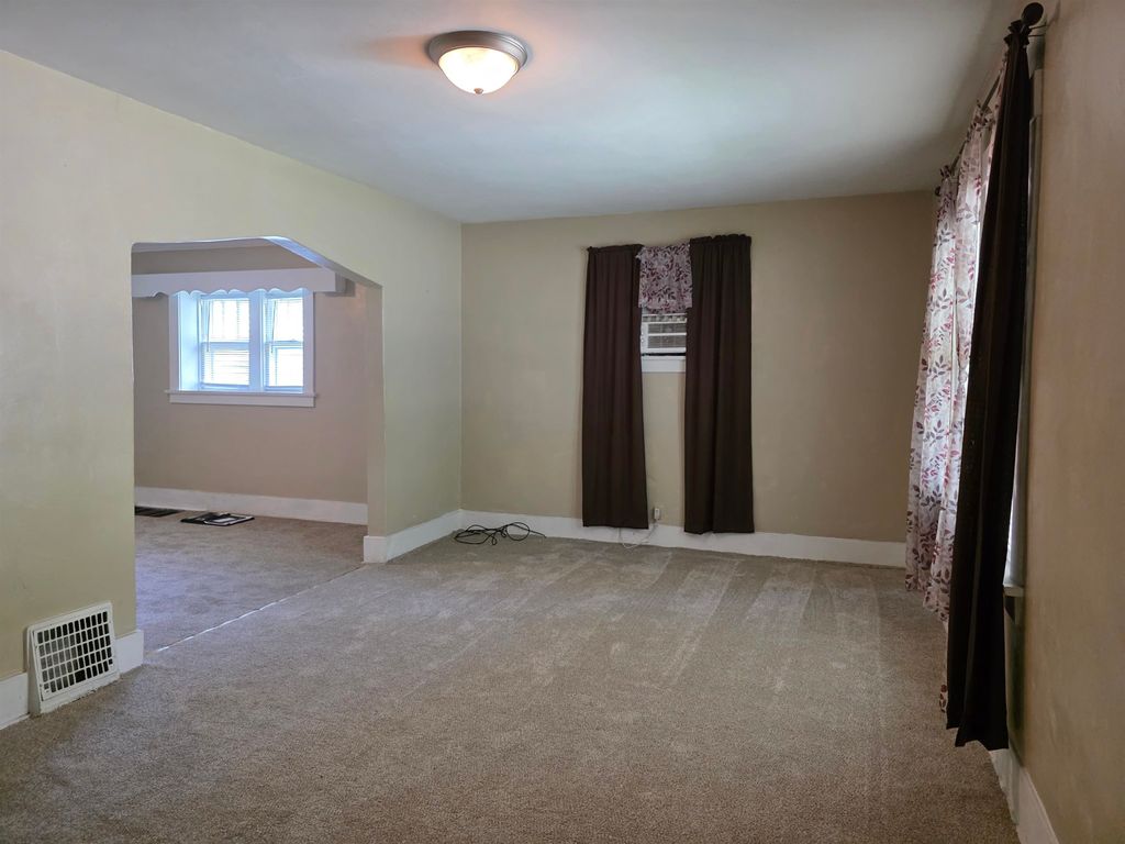 Photo of 3202 S Anthony Boulevard, Fort Wayne, IN 46806 (MLS # 202601950)