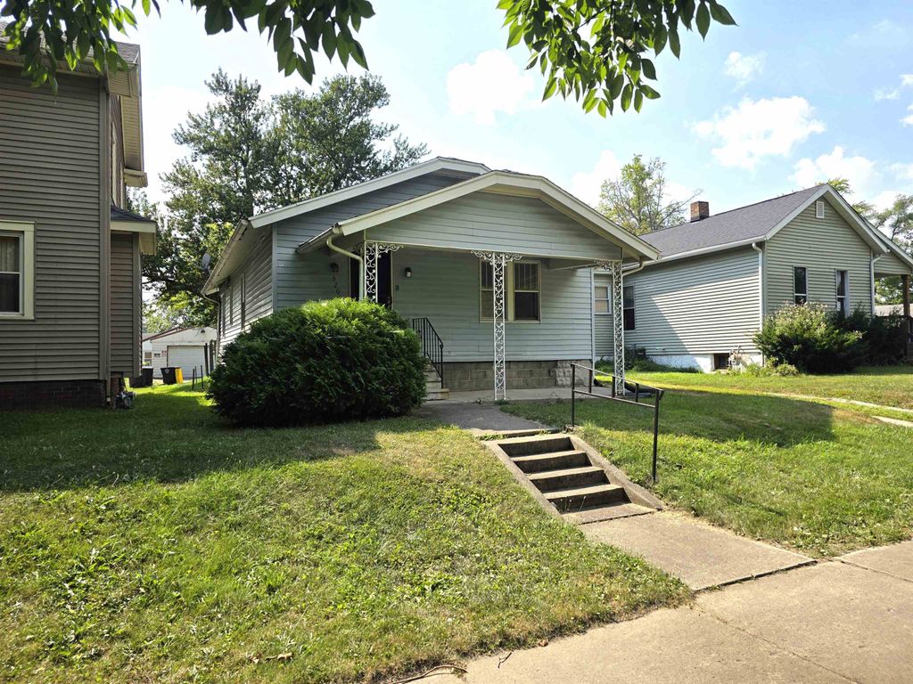 Photo of 3202 S Anthony Boulevard, Fort Wayne, IN 46806 (MLS # 202601950)