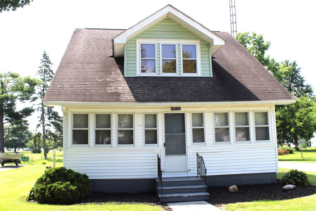 Photo of 9395 W State Road 120, Orland, IN 46776 (MLS # 202625826)