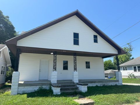 Photo of 811 W FOSTER Street, Kokomo, IN 46902 (MLS # 202605365)