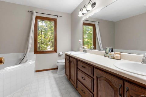 Tiny photo for 310 Troon Way, Fort Wayne, IN 46845 (MLS # 202641907)