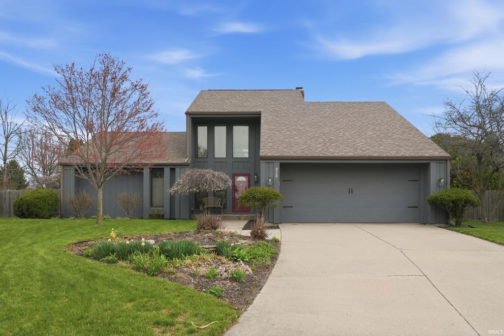 Photo of 818 Columbine Circle, Auburn, IN 46706 (MLS # 202611095)