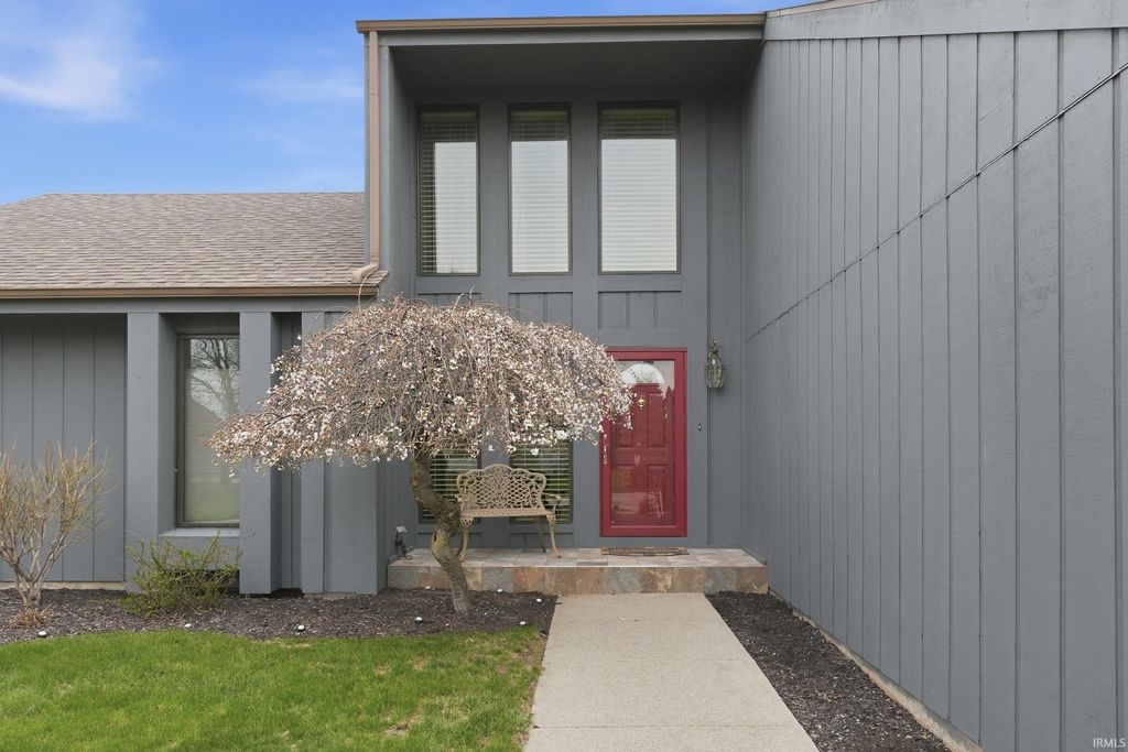 Photo of 818 Columbine Circle, Auburn, IN 46706 (MLS # 202611095)