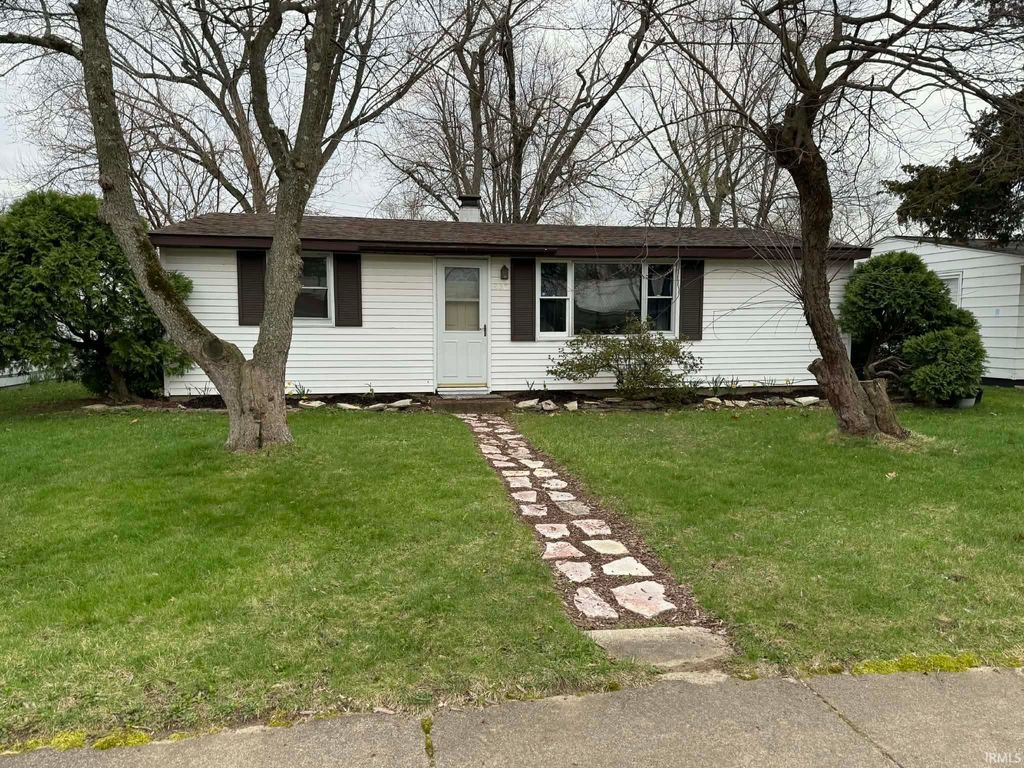 Photo of 807 W Lowell Avenue, Mishawaka, IN 46545 (MLS # 202611945)