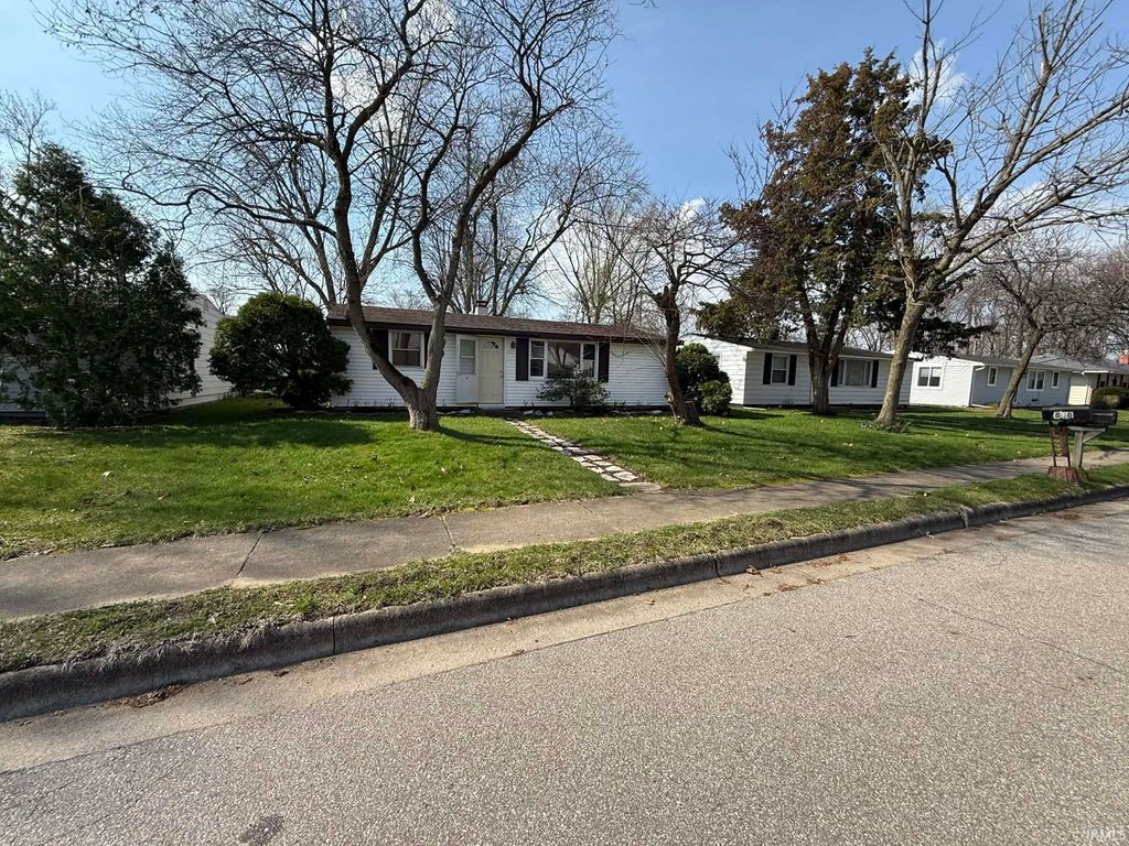 Photo of 807 W Lowell Avenue, Mishawaka, IN 46545 (MLS # 202611945)