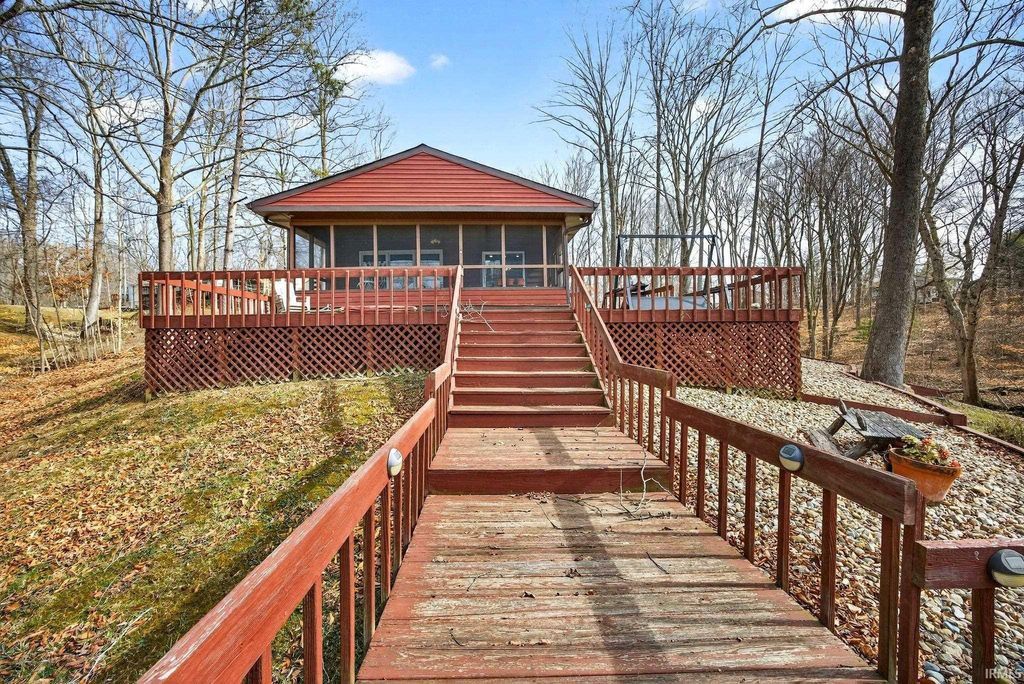 Photo of 8055 N Lakewood Drive, Unionville, IN 47468 (MLS # 202606322)