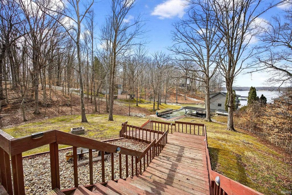 Photo of 8055 N Lakewood Drive, Unionville, IN 47468 (MLS # 202606322)