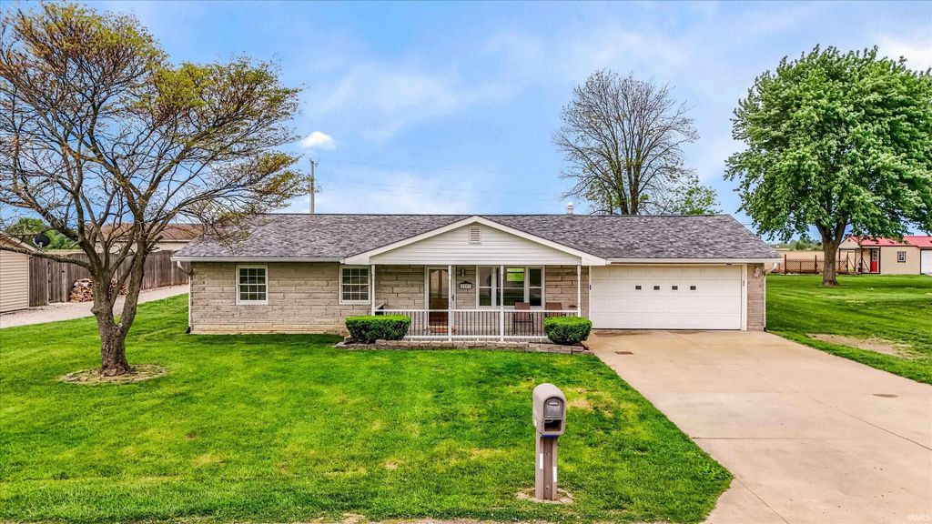 Photo of 2207 S Fairview Drive, Shelbyville, IN 46176 (MLS # 202615500)