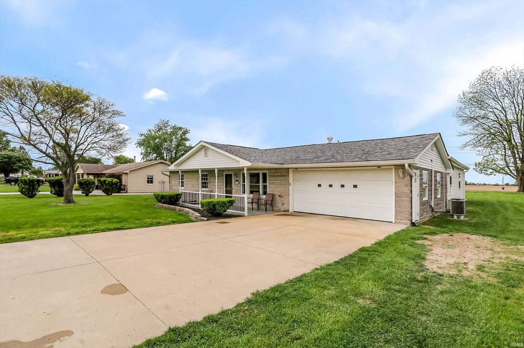Photo of 2207 S Fairview Drive, Shelbyville, IN 46176 (MLS # 202615500)
