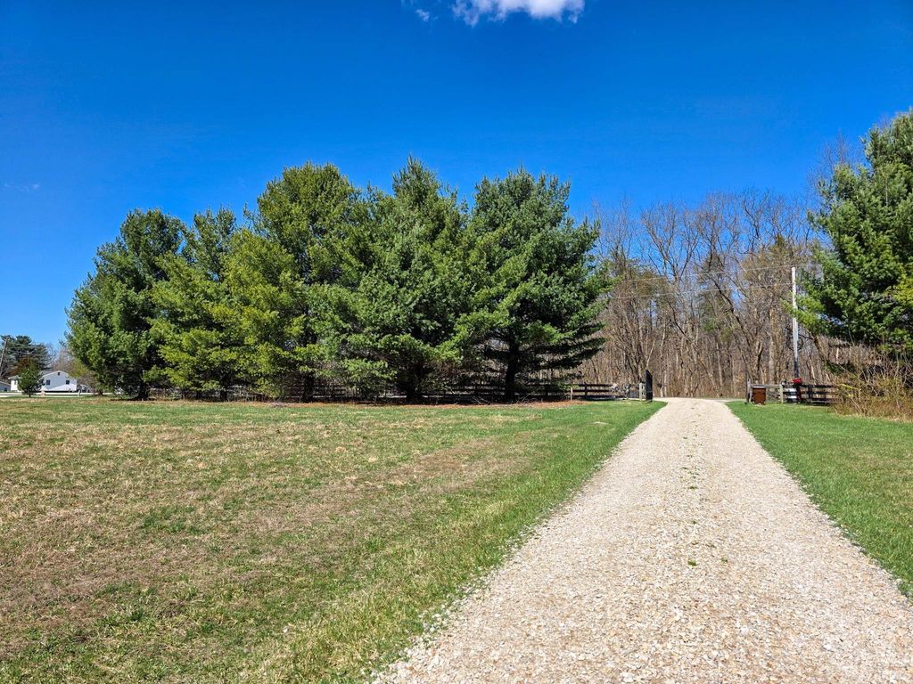 Photo of 4268 E Farr Road, Bloomington, IN 47408 (MLS # 202608396)