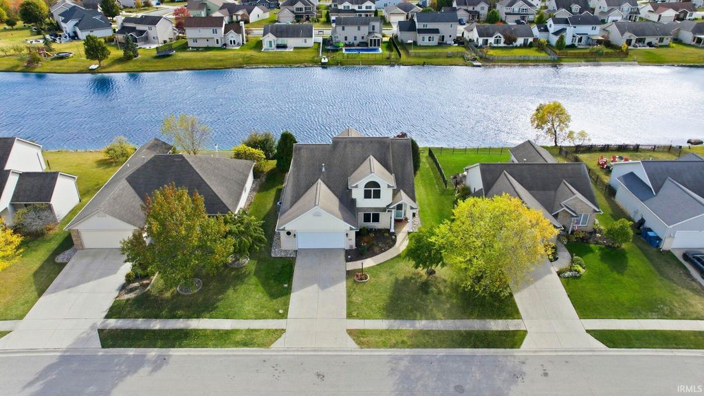Photo of 8521 Forsythia Court, Fort Wayne, IN 46818 (MLS # 202542784)