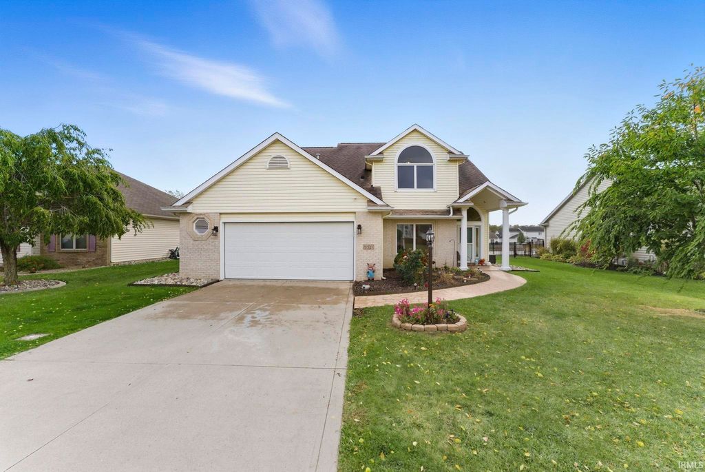 Photo of 8521 Forsythia Court, Fort Wayne, IN 46818 (MLS # 202542784)