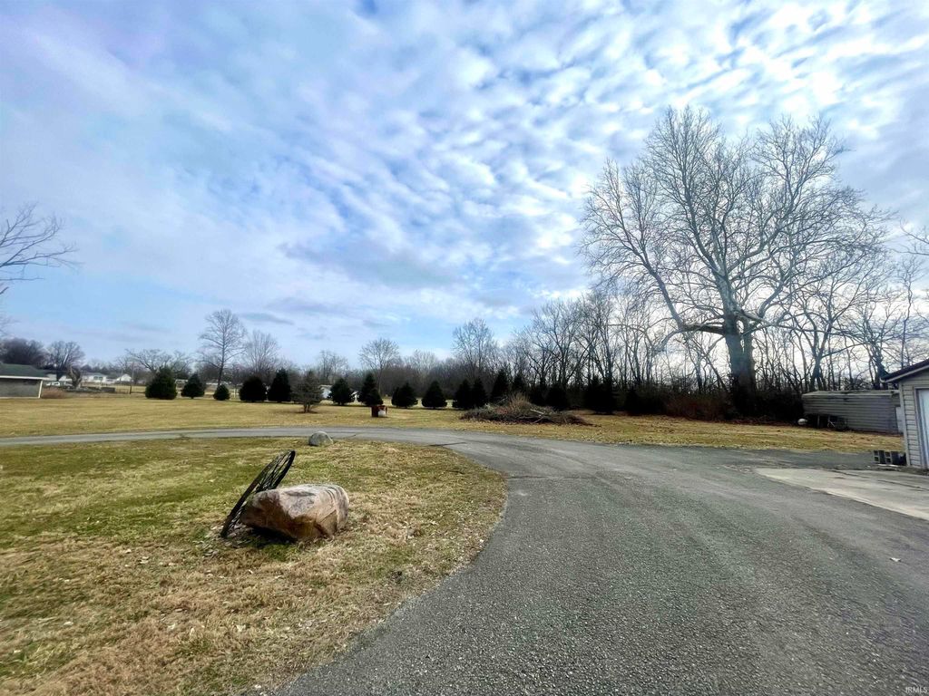 Photo of 2101 W 16th Street, Muncie, IN 47302 (MLS # 202605696)