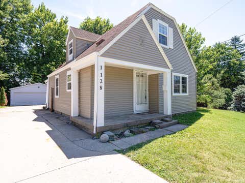 Photo of 1128 Somerset Lane, Fort Wayne, IN 46805 (MLS # 202627841)