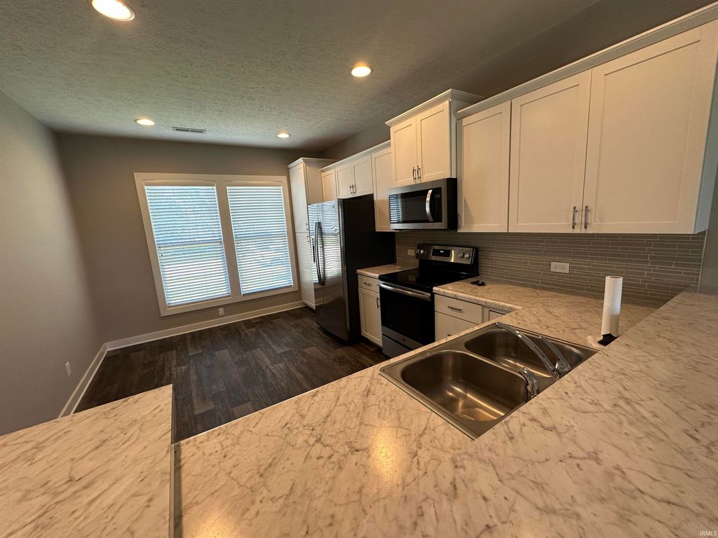 Photo of 2331 Jamaica Court, Evansville, IN 47725 (MLS # 202621326)