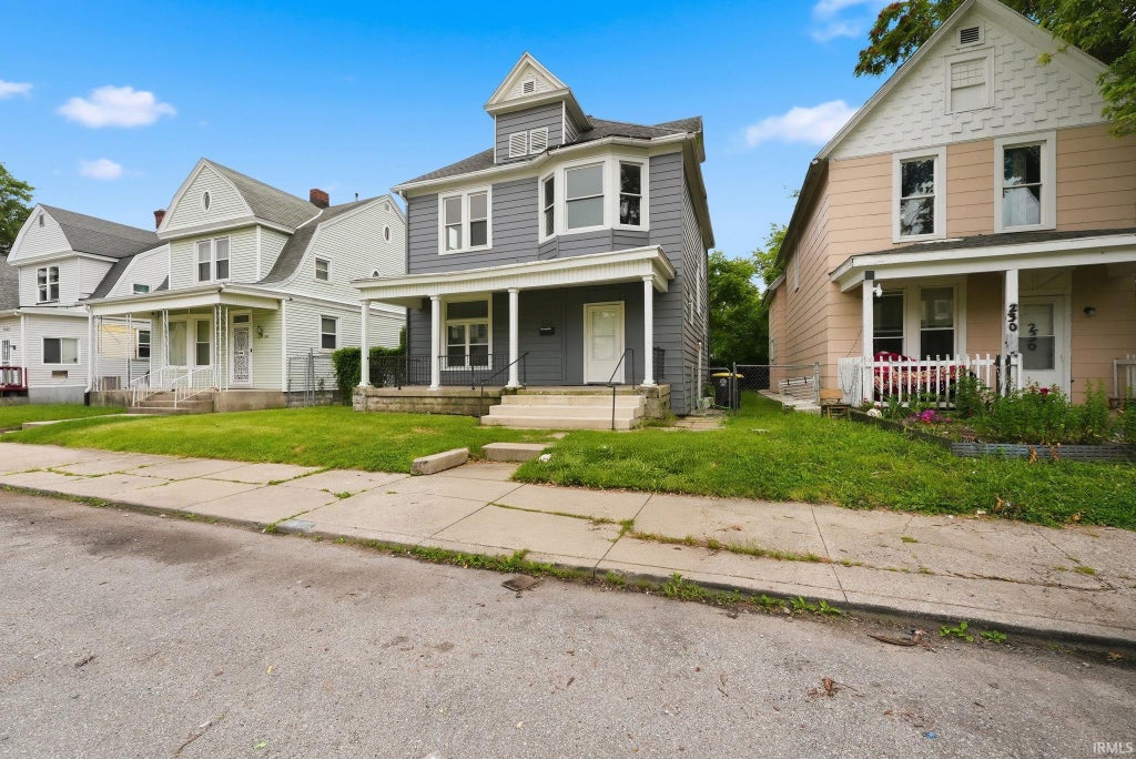 Photo of 234 E Woodland Avenue, Fort Wayne, IN 46803 (MLS # 202625988)