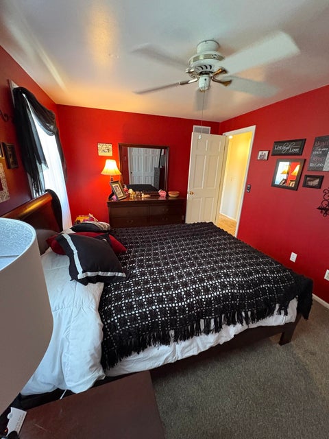 Tiny photo for 410 Inglenook Place, Angola, IN 46703 (MLS # 202637779)