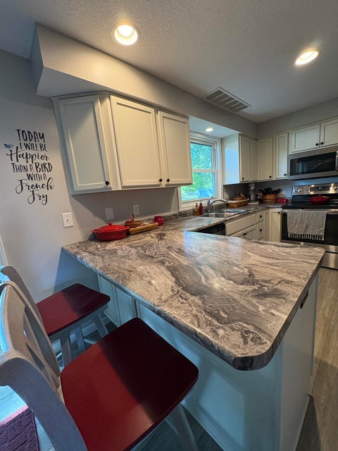 Tiny photo for 410 Inglenook Place, Angola, IN 46703 (MLS # 202637779)