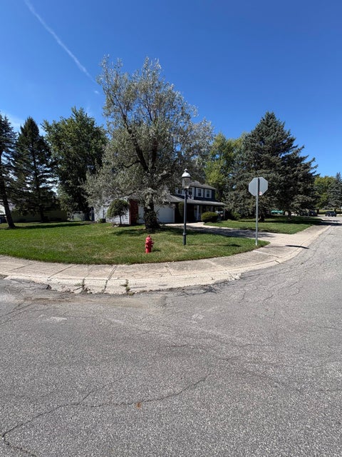 Tiny photo for 410 Inglenook Place, Angola, IN 46703 (MLS # 202637779)