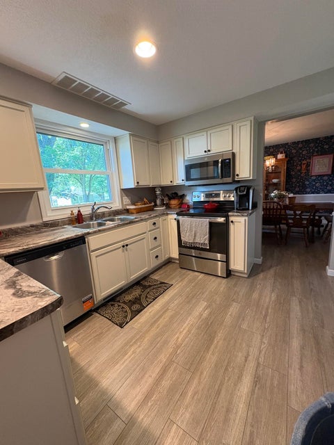 Tiny photo for 410 Inglenook Place, Angola, IN 46703 (MLS # 202637779)