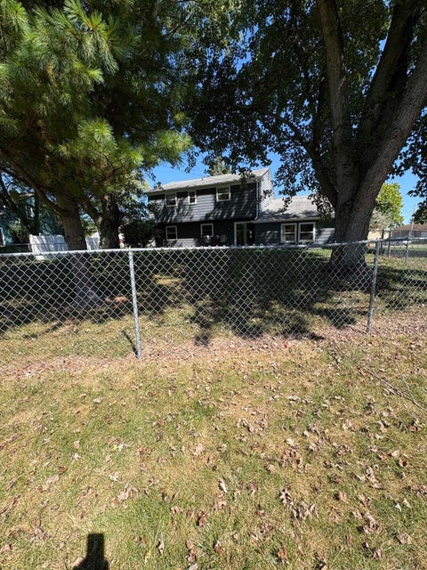 Tiny photo for 410 Inglenook Place, Angola, IN 46703 (MLS # 202637779)